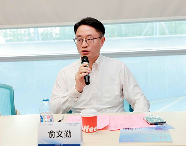 上图为:江苏省苏商发展促进会执行副会长俞文勤做总结发言 上图为:江苏省苏商发展促进会执行副会长俞文勤做总结发言